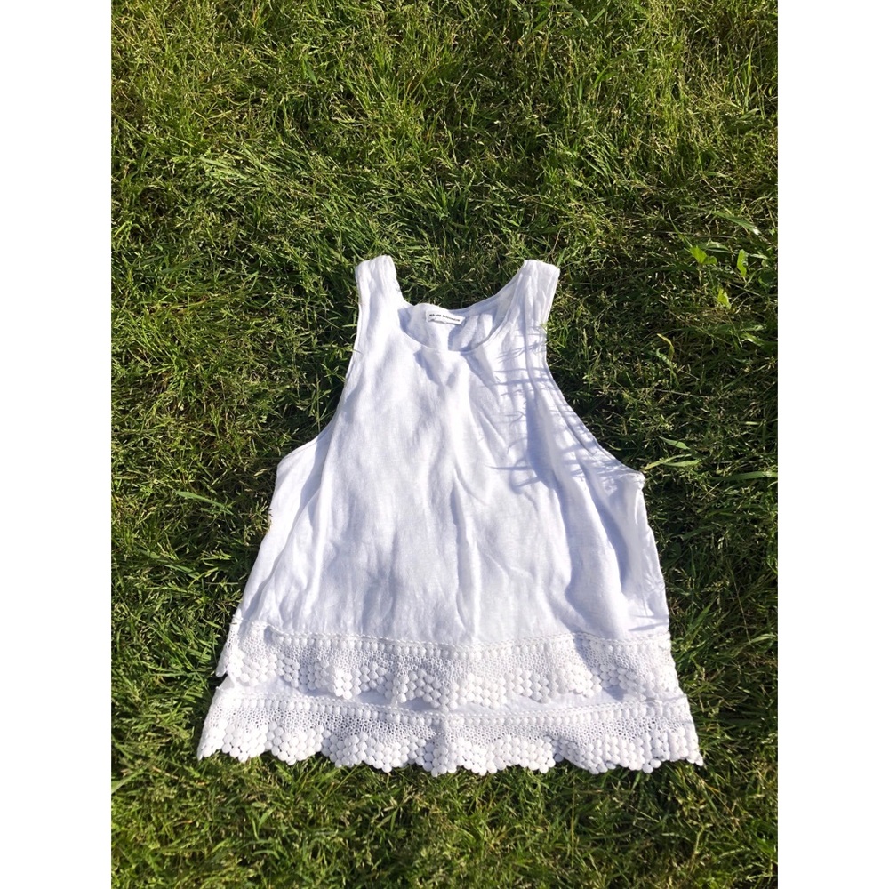Club Monaco : white linen tank top lace crop
